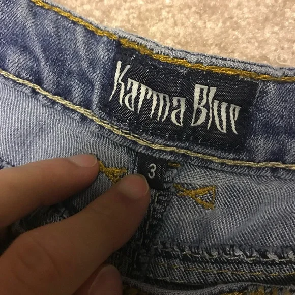 Shorts - Picture 3 of 3